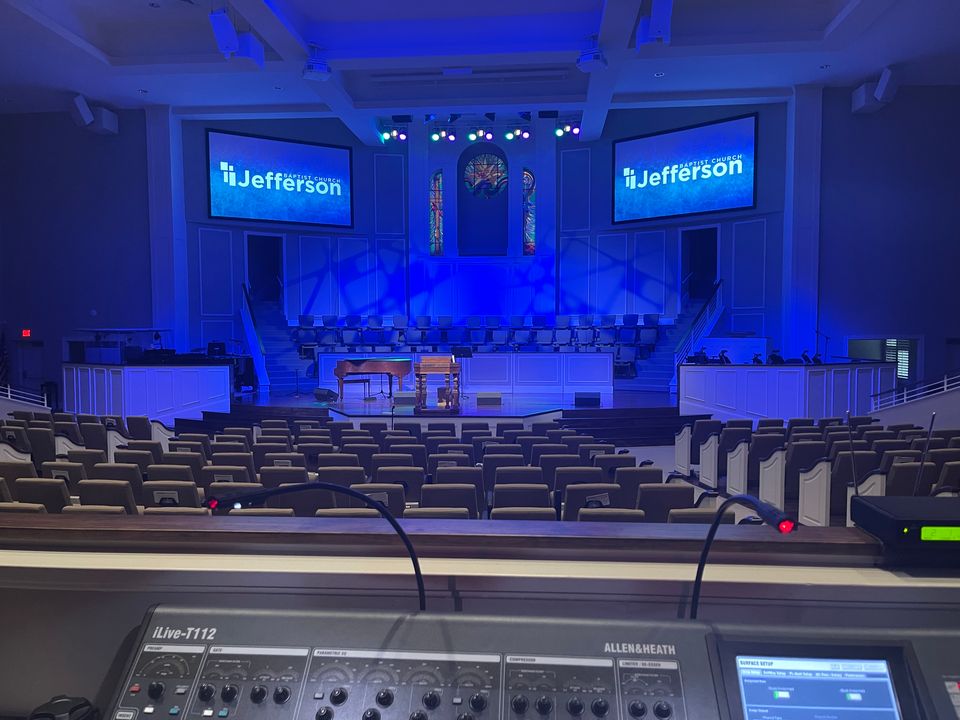 Stage in blue with the Jefferson logo on both screens